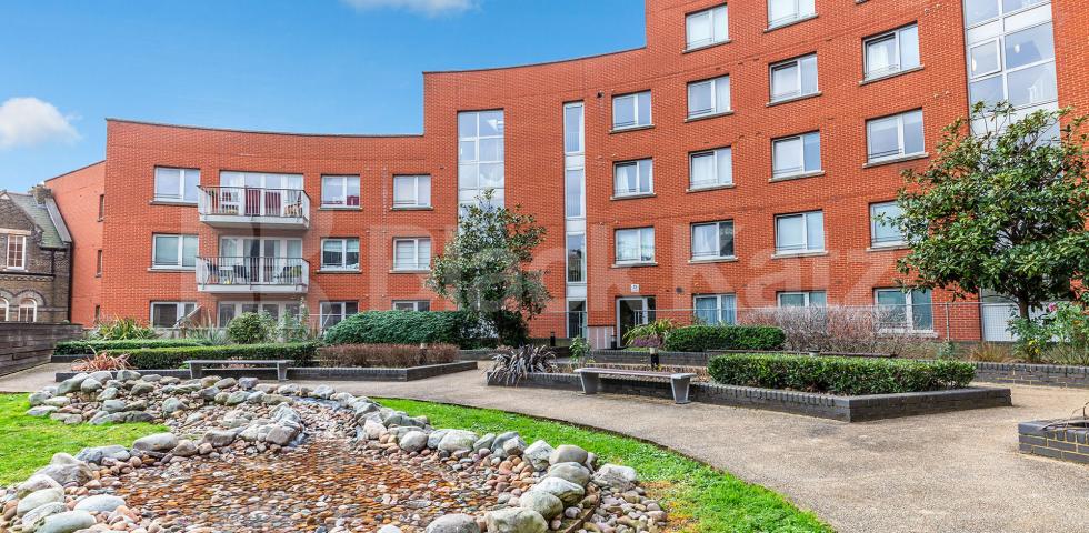 Modern development with 3 double bedrooms mins to tube & shops Eden Grove, Holloway